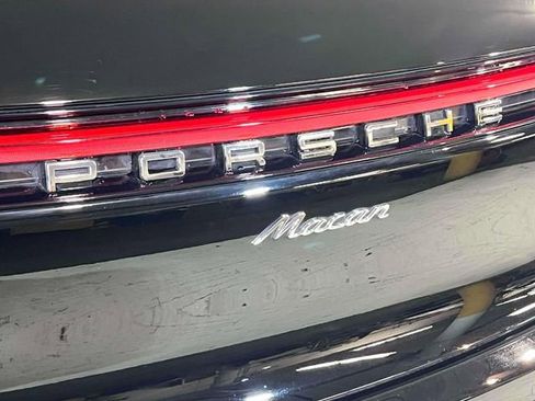 Certified 2023 Porsche Macan Turbo image 10