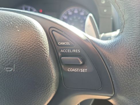 Used 2015 INFINITI Q60 Convertible w/ Premium Package RWD image 18