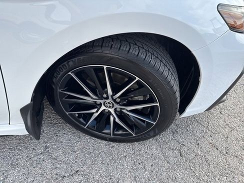 Used 2022 Toyota Camry SE image 11