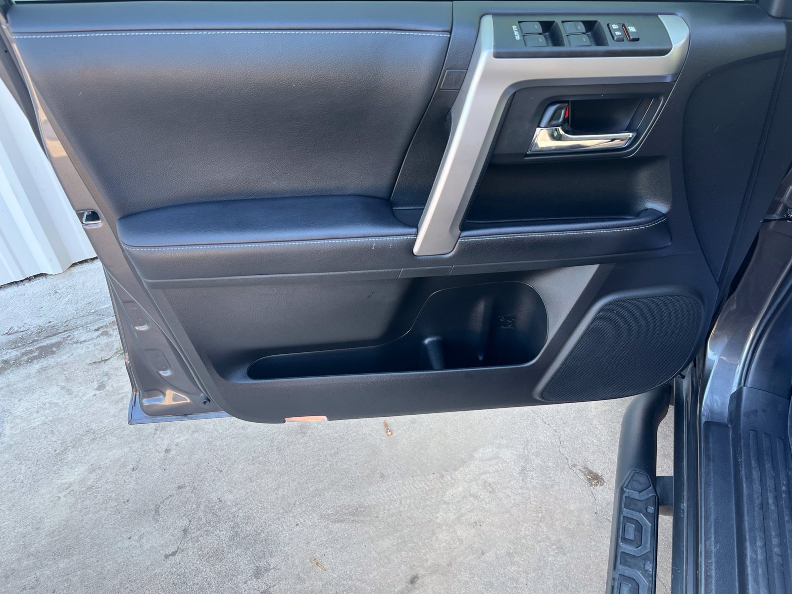Used 2022 Toyota 4Runner SR5 Premium w/ Moonroof Package RWD image 11