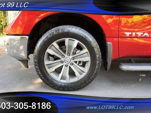 Used 2017 Nissan Titan SL image 3