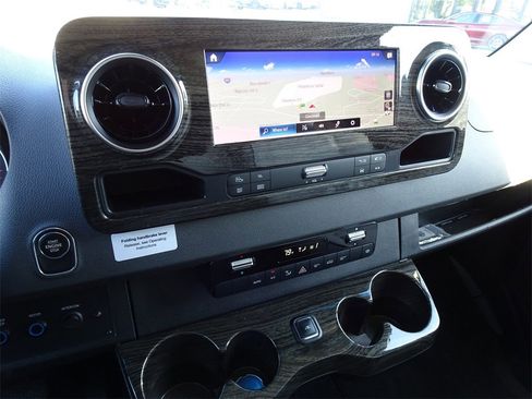 Used 2023 Mercedes-Benz Sprinter 3500 image 34