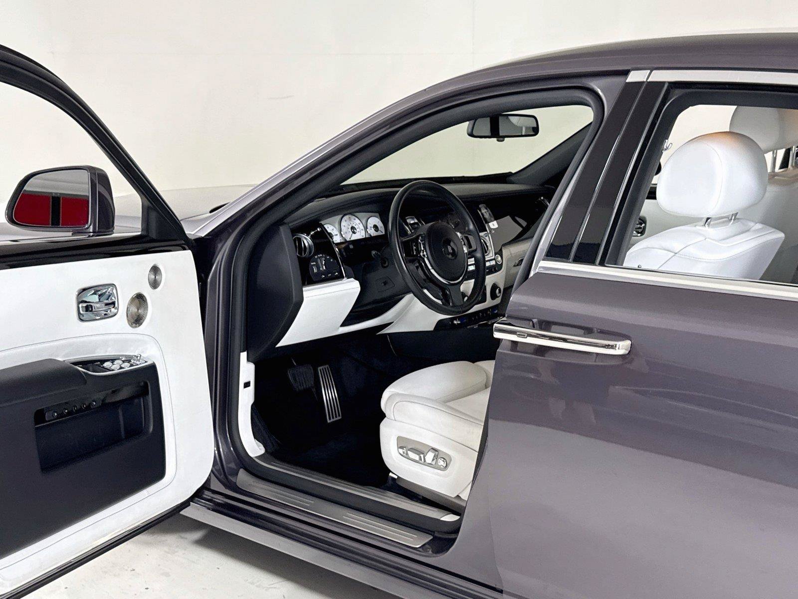 Used 2019 Rolls-Royce Ghost RWD image 11