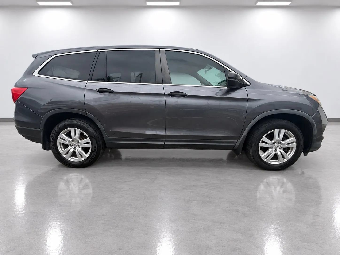 Used 2017 Honda Pilot LX image 4