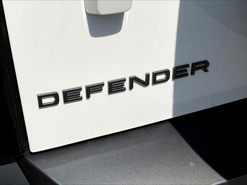New 2026 Land Rover Defender 110 X-Dynamic SE image 7