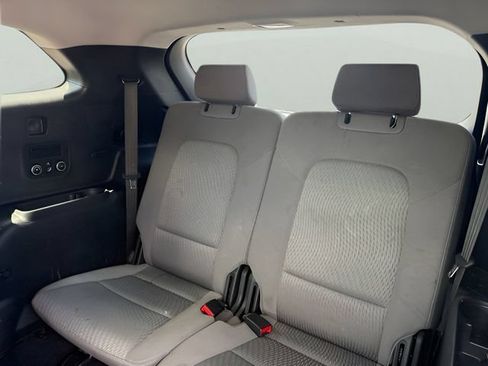Used 2017 Hyundai Santa Fe SE AWD/4WD image 11