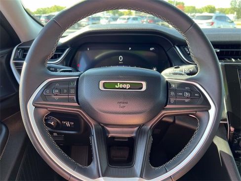 Certified 2023 Jeep Grand Cherokee L Laredo image 16