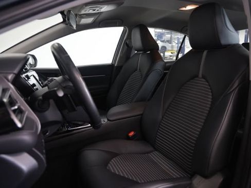 Used 2020 Toyota Camry SE FWD image 16