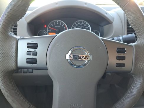 Used 2011 Nissan Frontier SL image 27