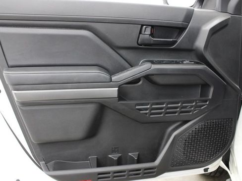 Used 2025 Toyota Tacoma SR5 AWD/4WD image 16