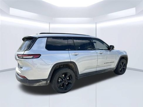 Used 2023 Jeep Grand Cherokee L Limited w/ Black Appearance Package AWD/4WD image 8