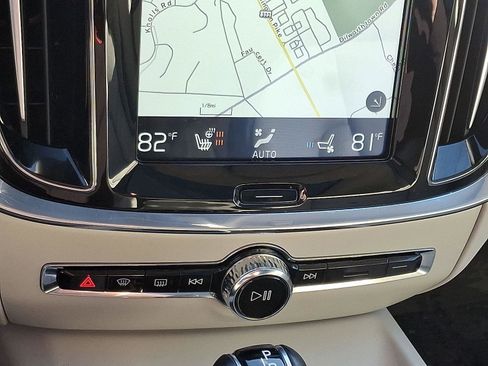 Used 2020 Volvo V60 T5 Cross Country w/ Protection Package image 17