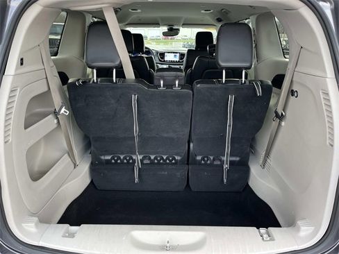Used 2023 Chrysler Pacifica Touring-L image 24
