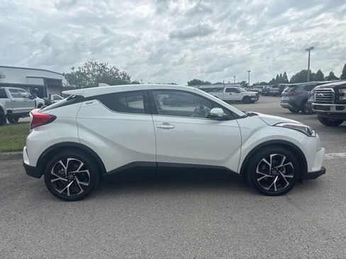 Used 2019 Toyota C-HR Limited FWD image 4