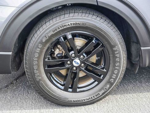 Used 2021 Ford Explorer XLT w/ Equipment Group 202A image 8