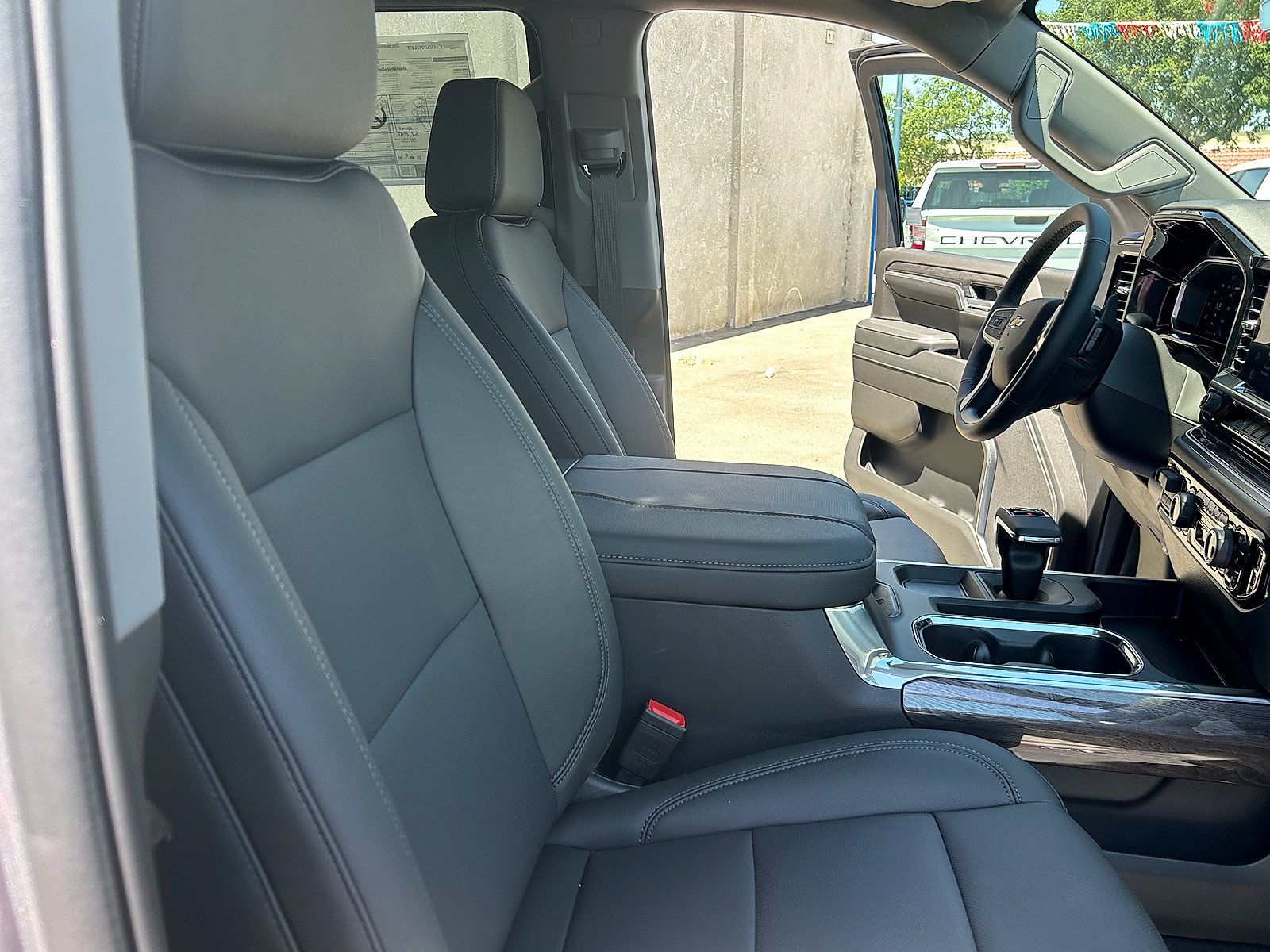 New 2026 Chevrolet Silverado 1500 LTZ w/ LTZ Premium Package AWD/4WD image 33