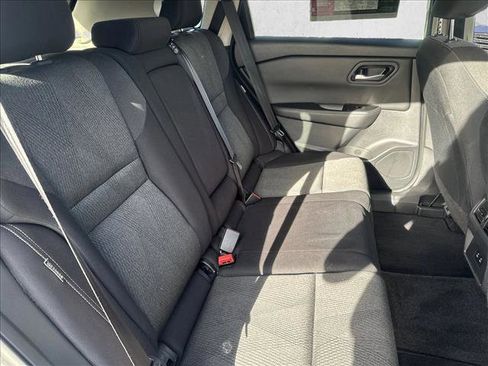 Used 2024 Nissan Rogue SV image 19