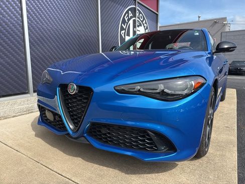 Used 2024 Alfa Romeo Giulia Veloce AWD/4WD image 18