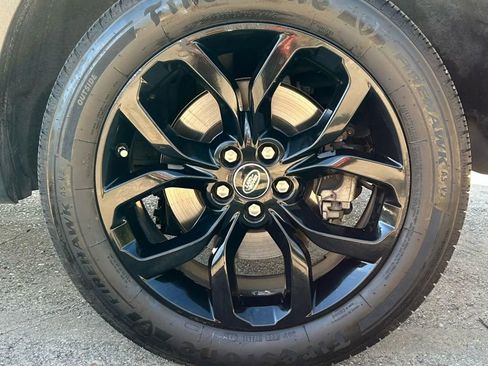 Used 2018 Land Rover Discovery Sport HSE image 10