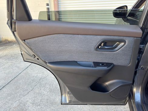 Used 2023 Nissan Rogue S FWD image 35