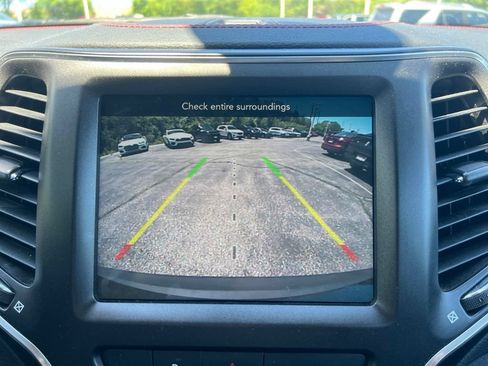 Used 2020 Jeep Cherokee Trailhawk w/ Cold Weather Group AWD/4WD image 7