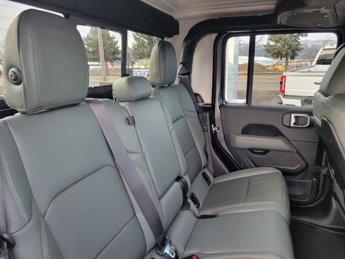 New 2026 Jeep Gladiator Mojave w/ Steel Bumper Group image 16