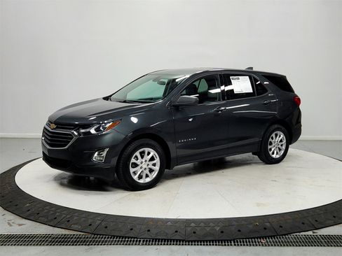 Used 2019 Chevrolet Equinox LS w/ LS Convenience Package image 3