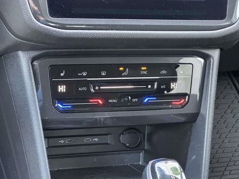 Used 2023 Volkswagen Tiguan SE image 21