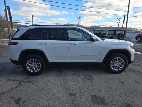 Used 2024 Jeep Grand Cherokee Laredo X image 7