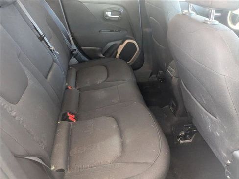 Used 2017 Jeep Renegade Latitude w/ Popular Equipment Group image 18