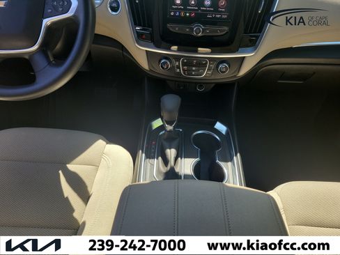 Used 2022 Chevrolet Traverse LS FWD image 16