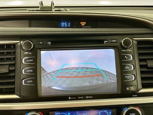 Used 2019 Toyota Highlander XLE AWD/4WD image 11