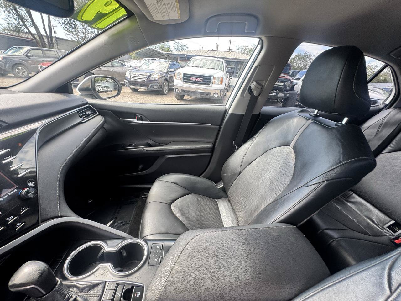 Used 2019 Toyota Camry XSE FWD image 14