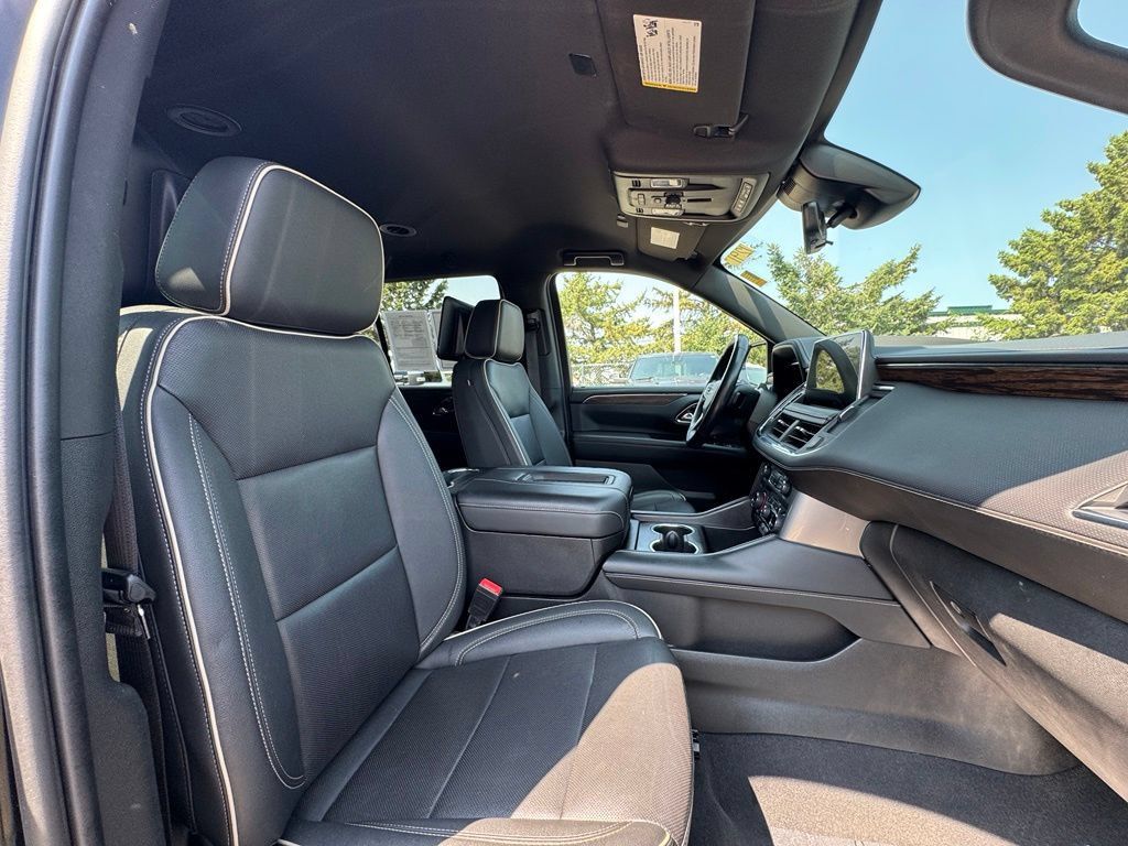 Used 2023 Chevrolet Tahoe Premier w/ Advanced Technology Package AWD/4WD image 38