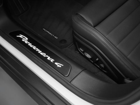 Certified 2026 Porsche Panamera 4 AWD/4WD image 31