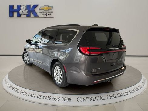 Used 2022 Chrysler Pacifica Touring-L FWD image 4