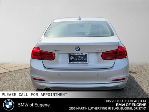 Used 2017 BMW 320i xDrive Sedan AWD/4WD image 4