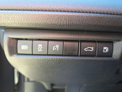 Used 2025 Toyota Camry SE image 25