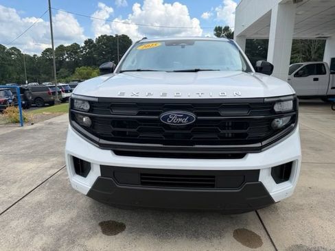 Used 2025 Ford Expedition Max Active RWD image 2