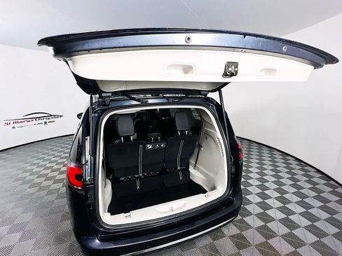 Used 2021 Chrysler Pacifica Touring-L w/ Premium & Safety Sphere Group FWD image 27