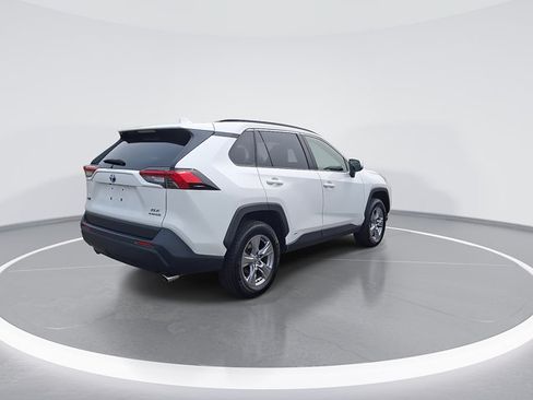 Used 2022 Toyota RAV4 XLE w/ Convenience Package AWD/4WD image 9