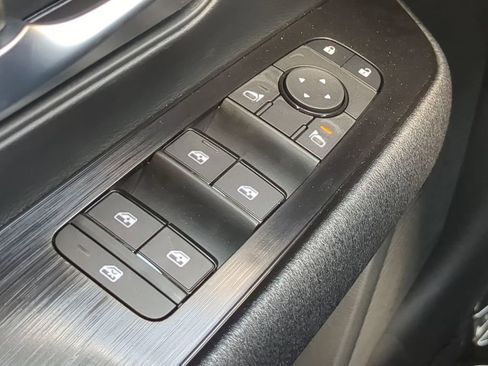 New 2025 Nissan Kicks SV w/ SV Premium Package image 24