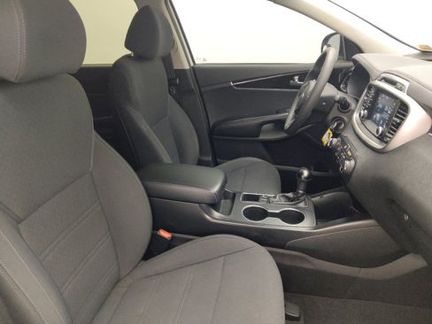 Used 2018 Kia Sorento FWD image 21