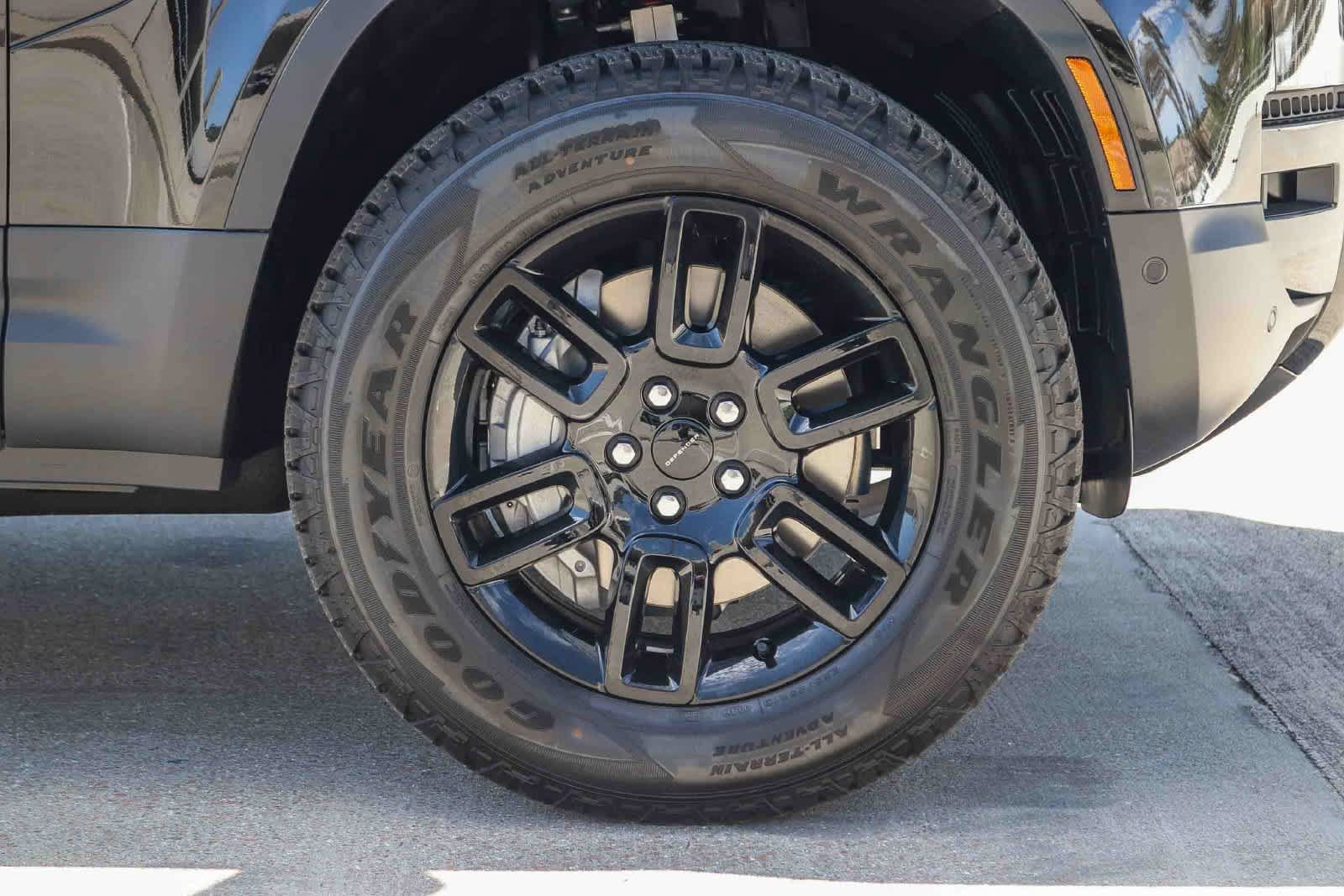 New 2026 Land Rover Defender 110 S AWD/4WD image 8