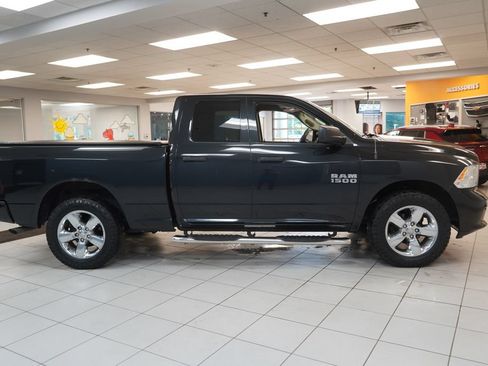 Used 2018 RAM 1500 Express w/ Express Value Package AWD/4WD image 12
