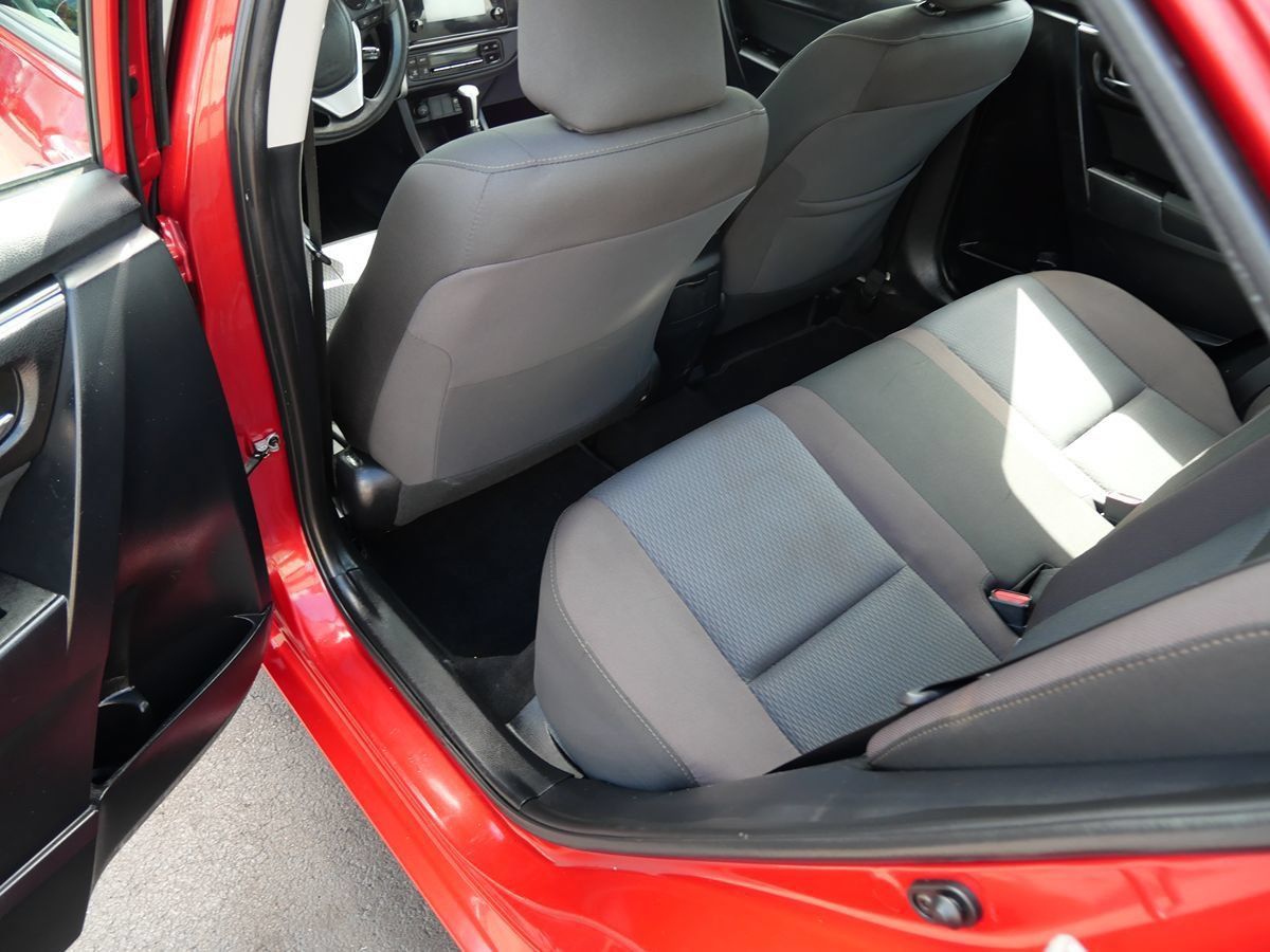 Used 2017 Toyota Corolla LE FWD image 18