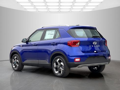 New 2025 Hyundai Venue SEL image 6