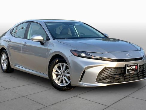 Used 2025 Toyota Camry LE FWD image 3