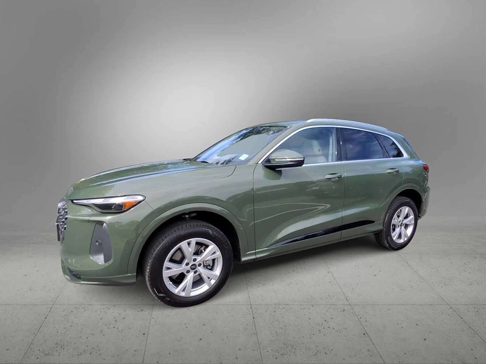 Used 2025 Audi Q5 Premium w/ Convenience Package AWD/4WD image 4