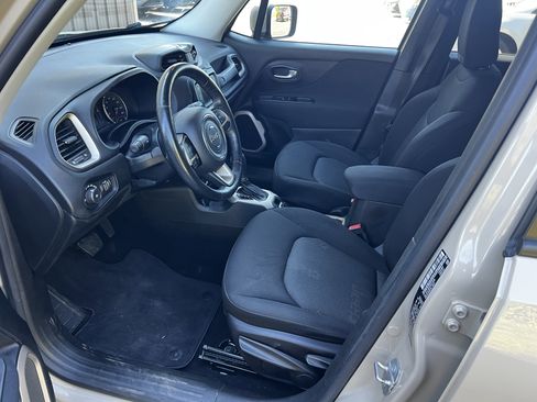 Used 2015 Jeep Renegade Latitude w/ Cold Weather Group II image 11